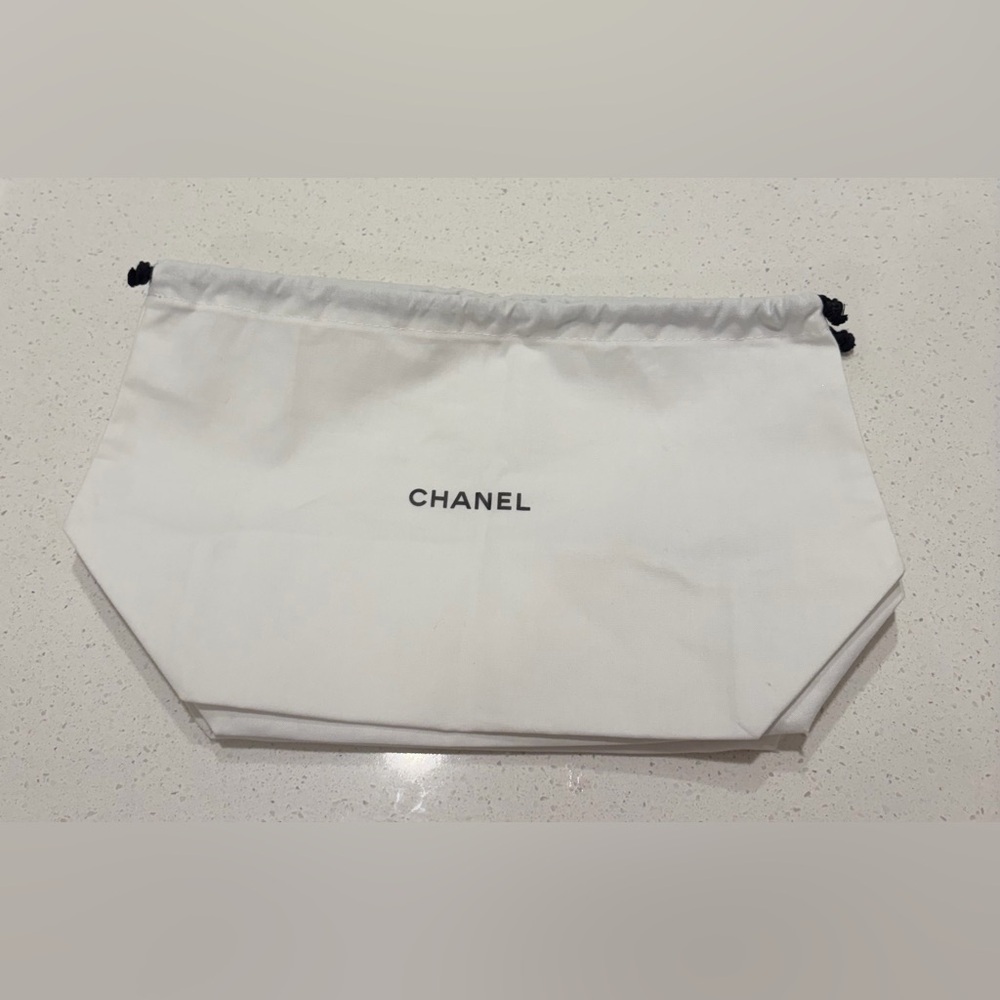 CHANEL White Drawstring Bags - Picture 3 of 4